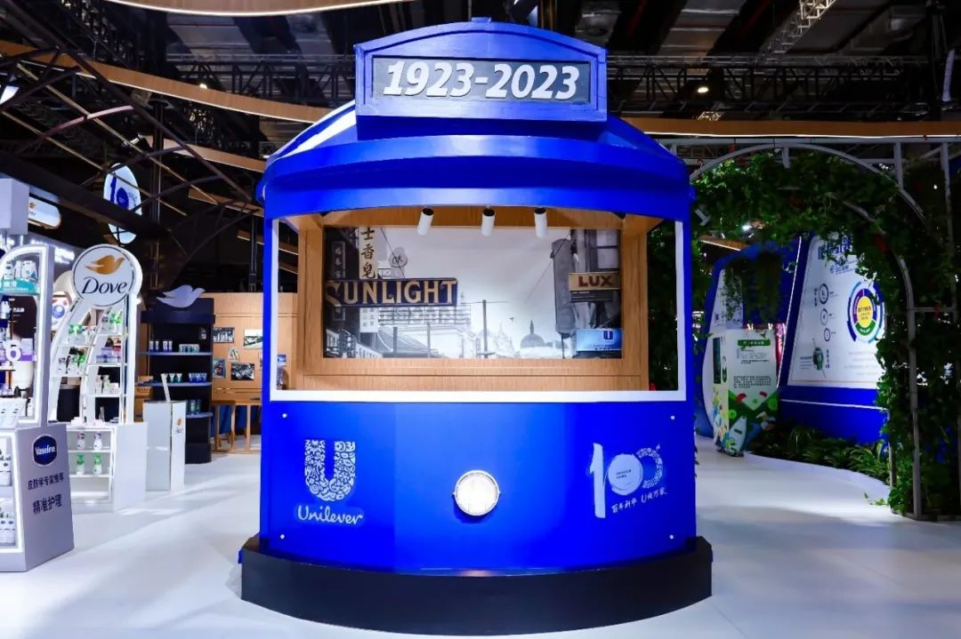 武漢會展設(shè)計搭建公司領(lǐng)你看最具有創(chuàng)意00家企業(yè)展臺的2023進(jìn)博會(聯(lián)合利華展臺)5