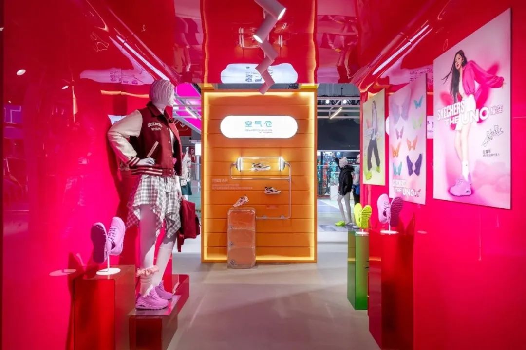 武漢展覽設(shè)計(jì)搭建公司領(lǐng)你看最具有創(chuàng)意00家企業(yè)展臺(tái)的2023進(jìn)博會(huì)（斯凱奇展臺(tái)）3